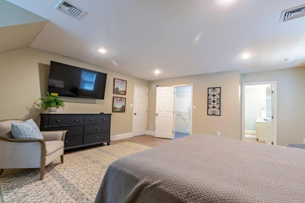 The Queen Place - Updated-private Backyard Villa Gordonville